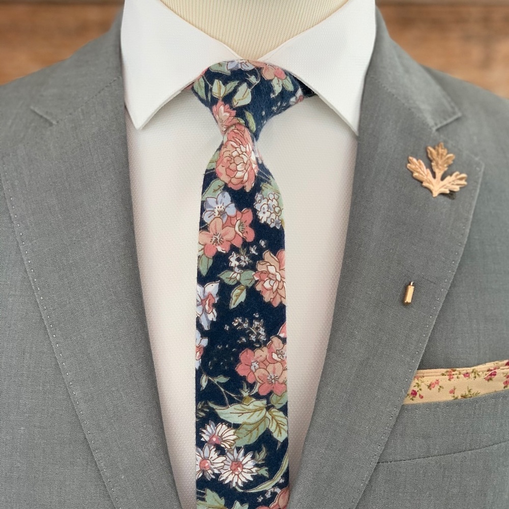Men’s Slim Navy Blue Vintage Style Floral Necktie